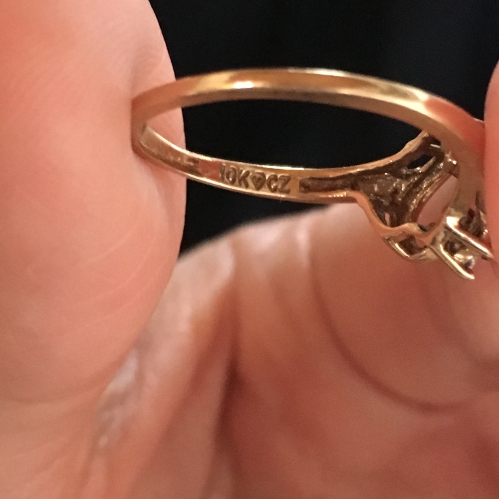 10k Gold Ruby Heart-Shaped Ring. Open To Offers - image 4